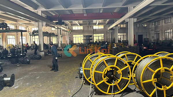 Ningbo Lingkai Electric Power Equipment Co., Ltd. envia cabos de aço de alta qualidade para a Malásia para amarração e tração de condutores
